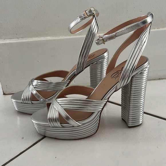 Exé Silver Heels - Picture 2 of 4